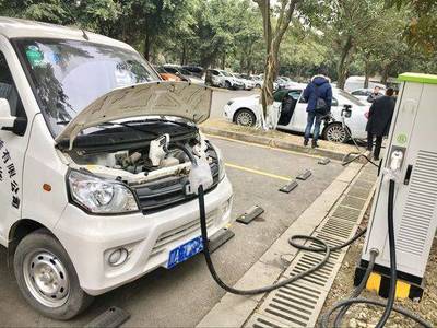 成都最大电动汽车公共充电站投运 日充电500辆，缓解“里程焦虑”？