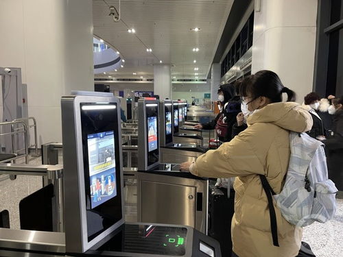 探访重庆火车站 客流回升进站更快，集中式充电站保障出行